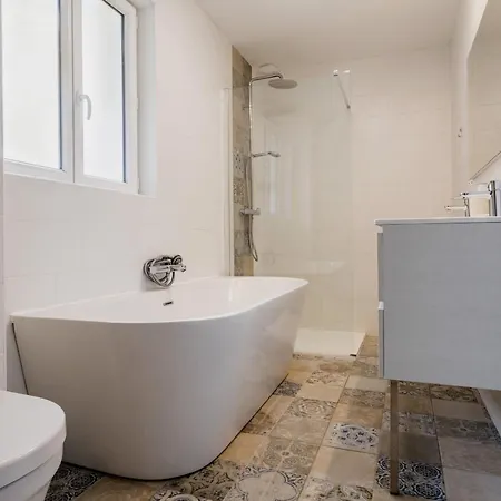 Chaumiere Au Calme Avec Terrasse, A 9 Km Des Plages, 3 Chambres, Parking Prive Et Equipements Bebe. - Fr-1-306-1276 Saint-Lyphard