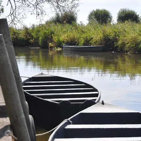 Chaumiere Au Calme Avec Terrasse, A 9 Km Des Plages, 3 Chambres, Parking Prive Et Equipements Bebe. - Fr-1-306-1276 Saint-Lyphard