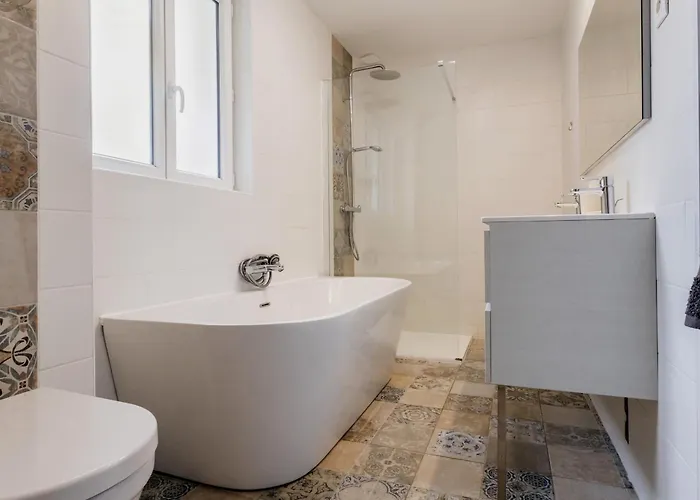 Chaumiere Au Calme Avec Terrasse, A 9 Km Des Plages, 3 Chambres, Parking Prive Et Equipements Bebe. - Fr-1-306-1276 생 리파르드