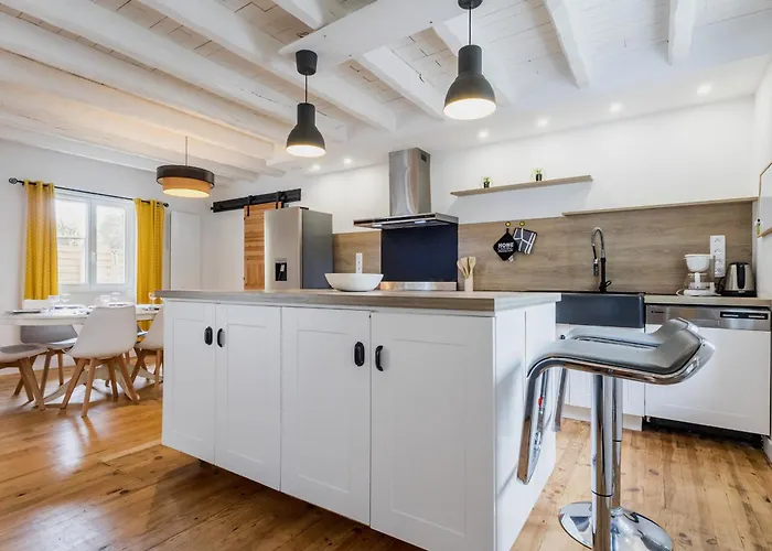 펜션 Chaumiere Au Calme Avec Terrasse, A 9 Km Des Plages, 3 Chambres, Parking Prive Et Equipements Bebe. - Fr-1-306-1276 생 리파르드